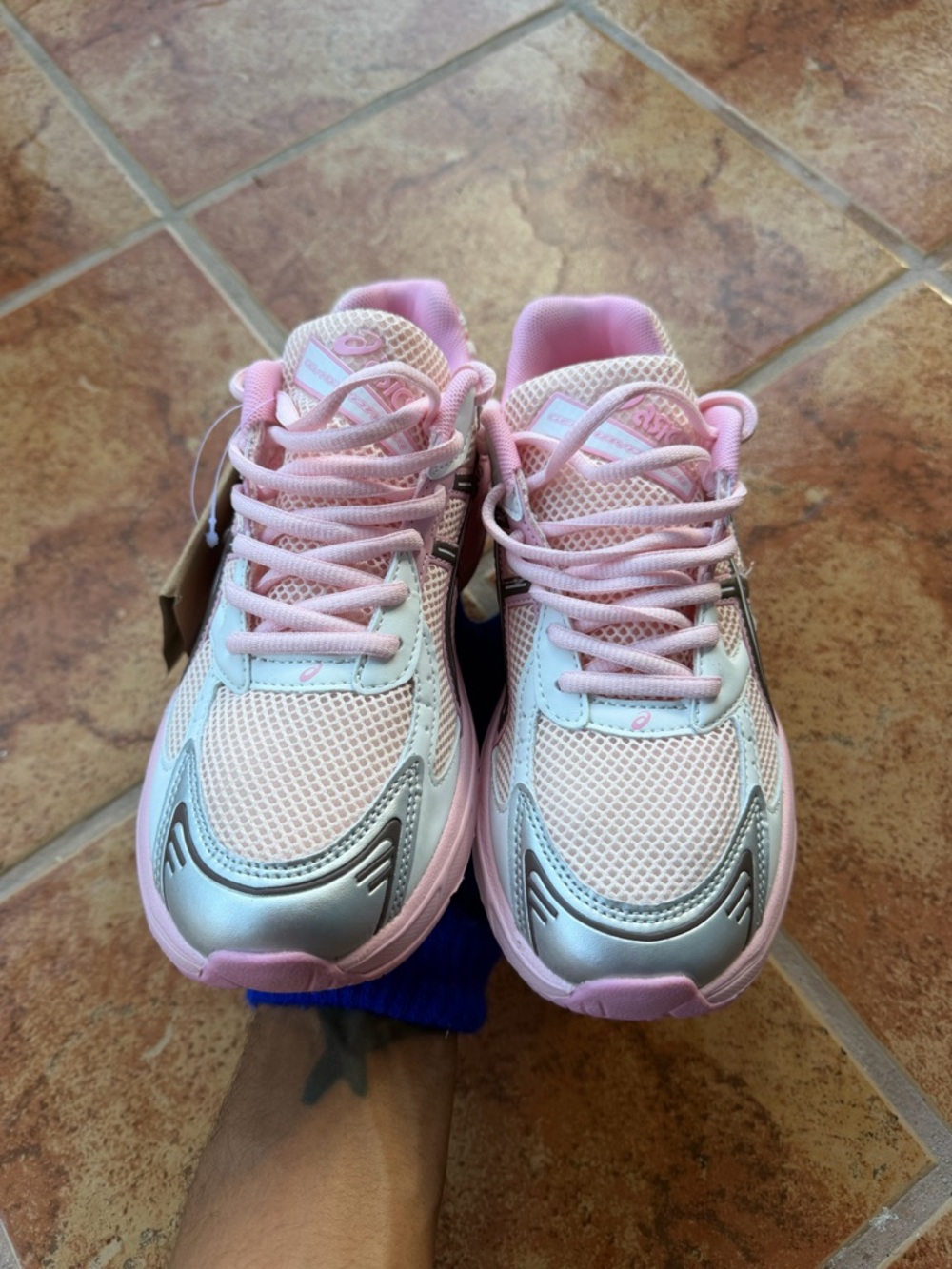 Size 6.5 Men’s And Women’s 8 - Asics Gel Kayano 14 Pink and Silver Mesh Athletic - Picture 2 of 7